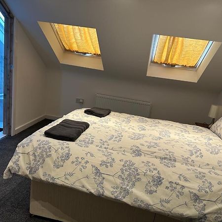 Luton Home Near Airport Private & Shared Bathroom Option Luaran gambar