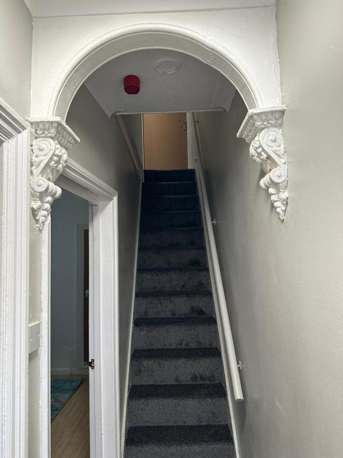 Luton Home Near Airport Private & Shared Bathroom Option Luaran gambar