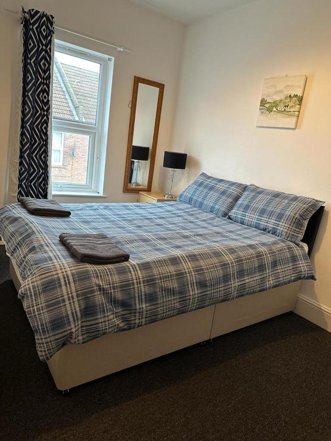 Luton Home Near Airport Private & Shared Bathroom Option Luaran gambar