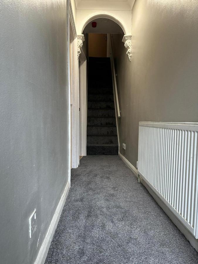 Luton Home Near Airport Private & Shared Bathroom Option Luaran gambar