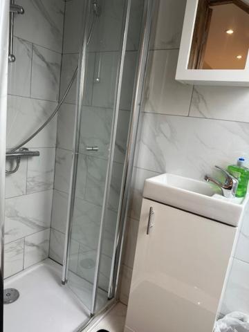 Luton Home Near Airport Private & Shared Bathroom Option Luaran gambar