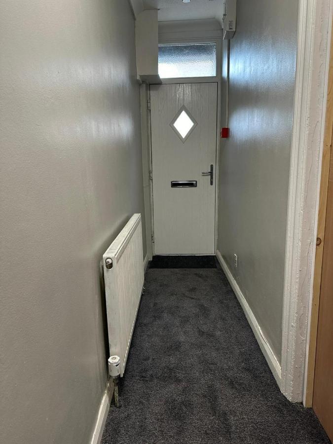 Luton Home Near Airport Private & Shared Bathroom Option Luaran gambar